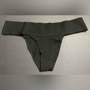 7WI NWT SKIMS Womens Swimwear Cheeky Swim Bikini Bottom Onyx Color Size 4X Beach